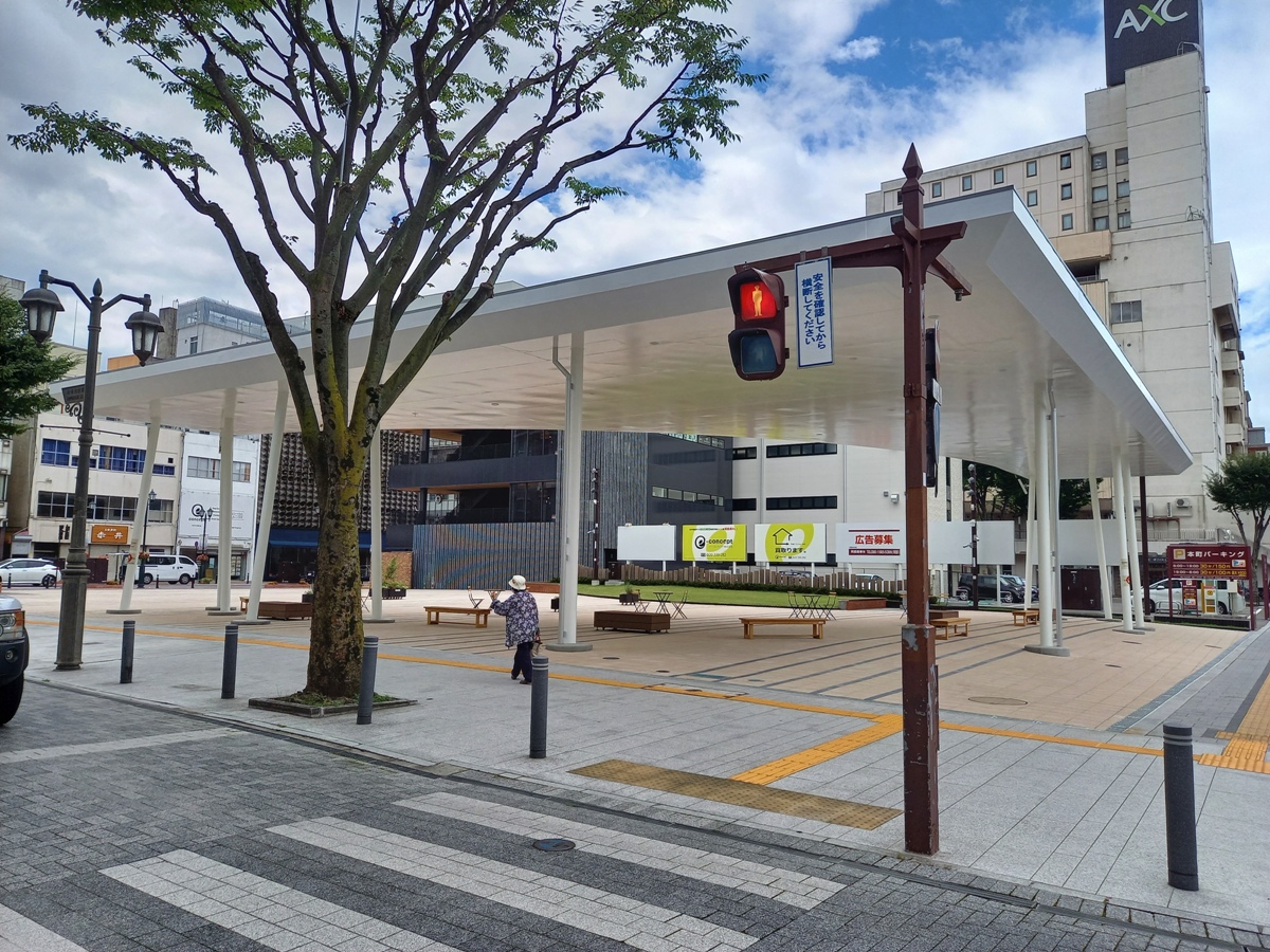 外観（斜め）